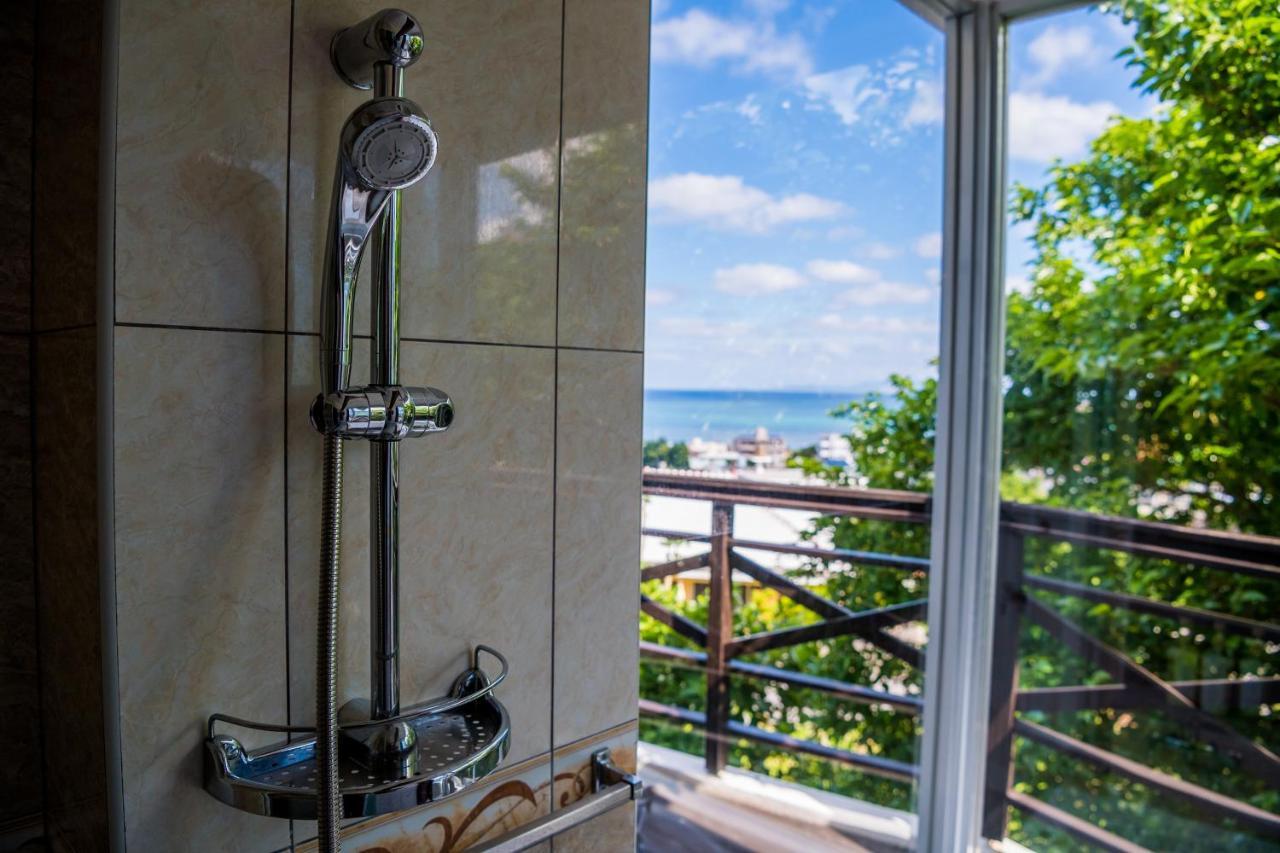 E-Horizon Resort Condominium Йомитан Экстерьер фото